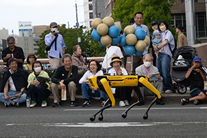 どんたくユーモア賞_なんだ！これがロボット犬_吉田隆